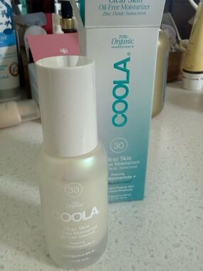COOLA Clear Skin Oil-Free Moisturizer Zinc oxide sunscreen SPF 30